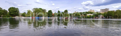 Stössensee in Berlin Spandau mit Hafen und Segelschiffen