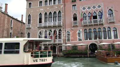 Turists in Grand Canal
