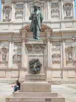 Manzoni statue, Milan