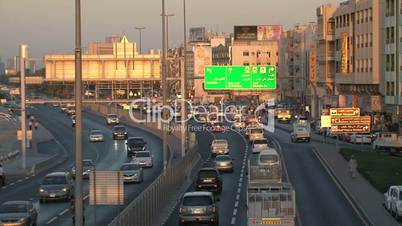 Autoverkehr in Dubai