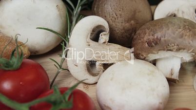Gemüseplate mit Pilzen