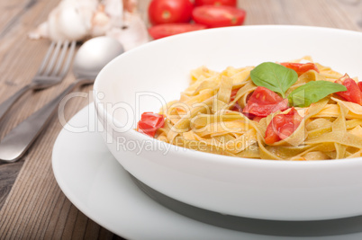 Pasta With Garlic and Tomatoes