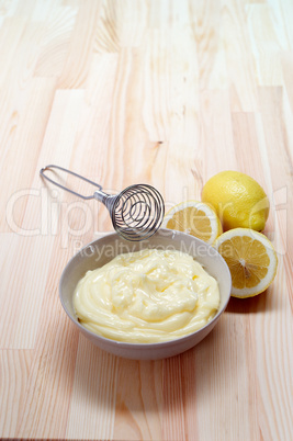 making fresh mayonnaise sauce