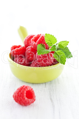 Himbeeren im Schälchen / raspberries in a bowl