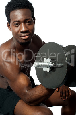 Powerful young man lifting weights