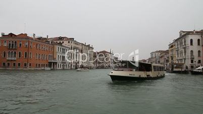Ausflugsschiff in Venedig