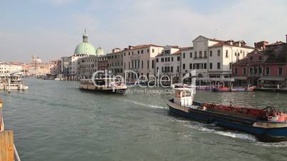 Schifffahrt  in Venedig.
