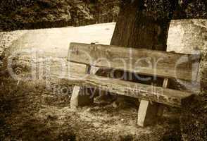 Altes Foto einer alten Holzbank