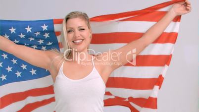 Frau mit Flagge der USA