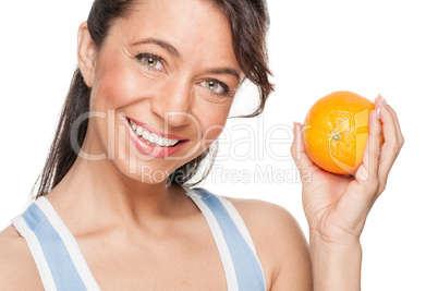 Frau mit einer Orange