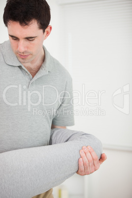 Brunette physiotherapist stretching a leg
