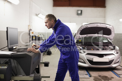 Mechanic using a computer