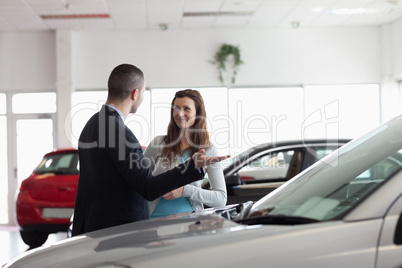 Dealer speaking to a woman
