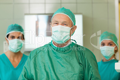 Surgeon with two interns behind him