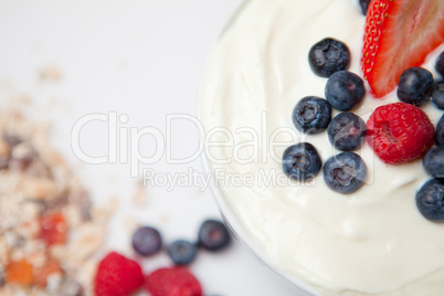 Cereals and berries cream