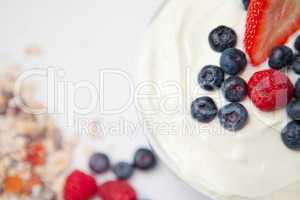 Cereals and berries cream
