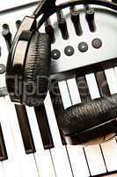 Headphone and synth