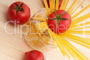 fresh tomato and spaghetti pasta