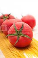 fresh tomato and spaghetti pasta