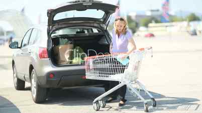 expecting mother putting daily shopping in car