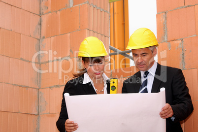 Architekten auf der Baustelle