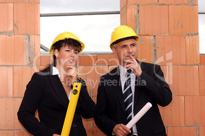 Architekten auf der Baustelle