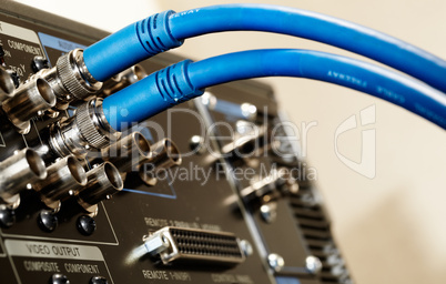 Two HD SDI-video cables