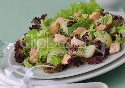 Potato salad with salmon