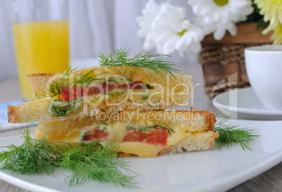 Sandwich with tomato and cheese