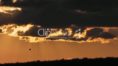 Heissluftballon bei Sonnenuntergang