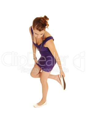 Girl loosing shoe.
