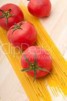 fresh tomato and spaghetti pasta