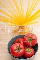 fresh tomato and spaghetti pasta