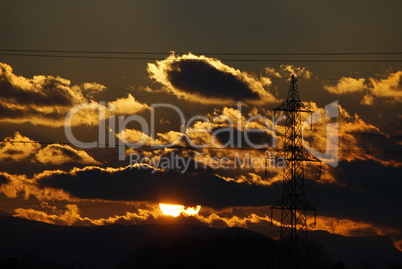 sonnenuntergang mit strommast