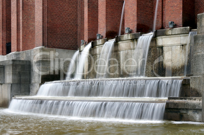 Brunnen am Gebäude