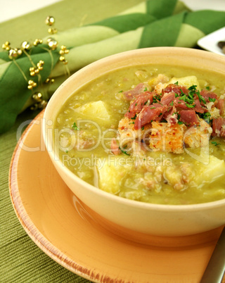 Pea And Ham Soup With Croutons
