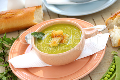 Pea Soup With Croutons