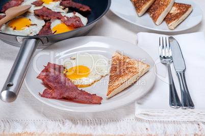 eggs bacon and toast bread