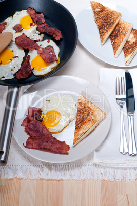 eggs bacon and toast bread