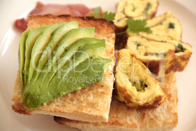 Avoocado With Omelette
