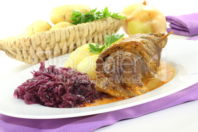 gefüllte Rinderrouladen mit Zwiebeln