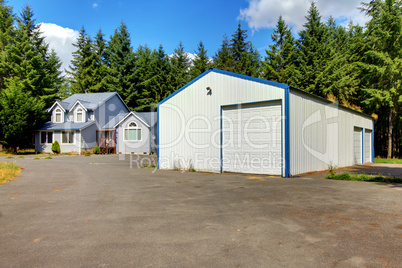 Large workshop warehouse with house and parking lot.