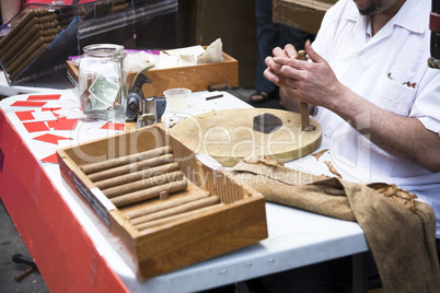 Rolling cigars