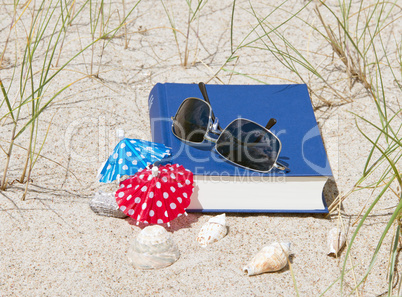 Buch am Strand - Book and the Beach