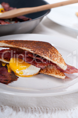 eggs bacon and toast bread