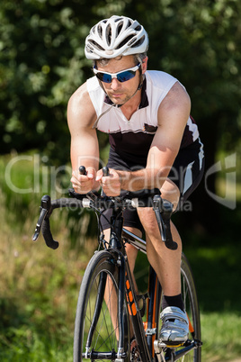 Triathlet auf dem Fahrrad