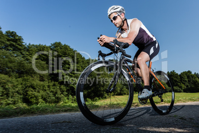 Triathlet auf dem Fahrrad