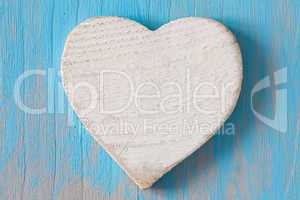 Herz auf Holzuntergrund/ heart shape on wooden board