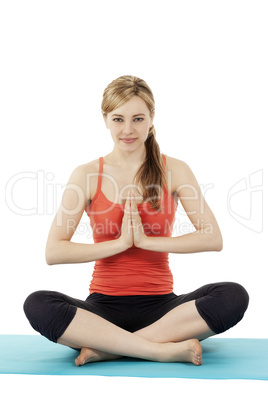 junge sportlerin beim yoga