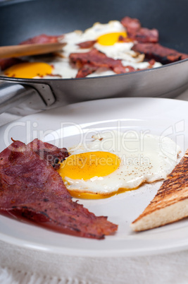 eggs bacon and toast bread